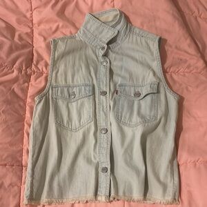 Women Levi’s faded denim vest